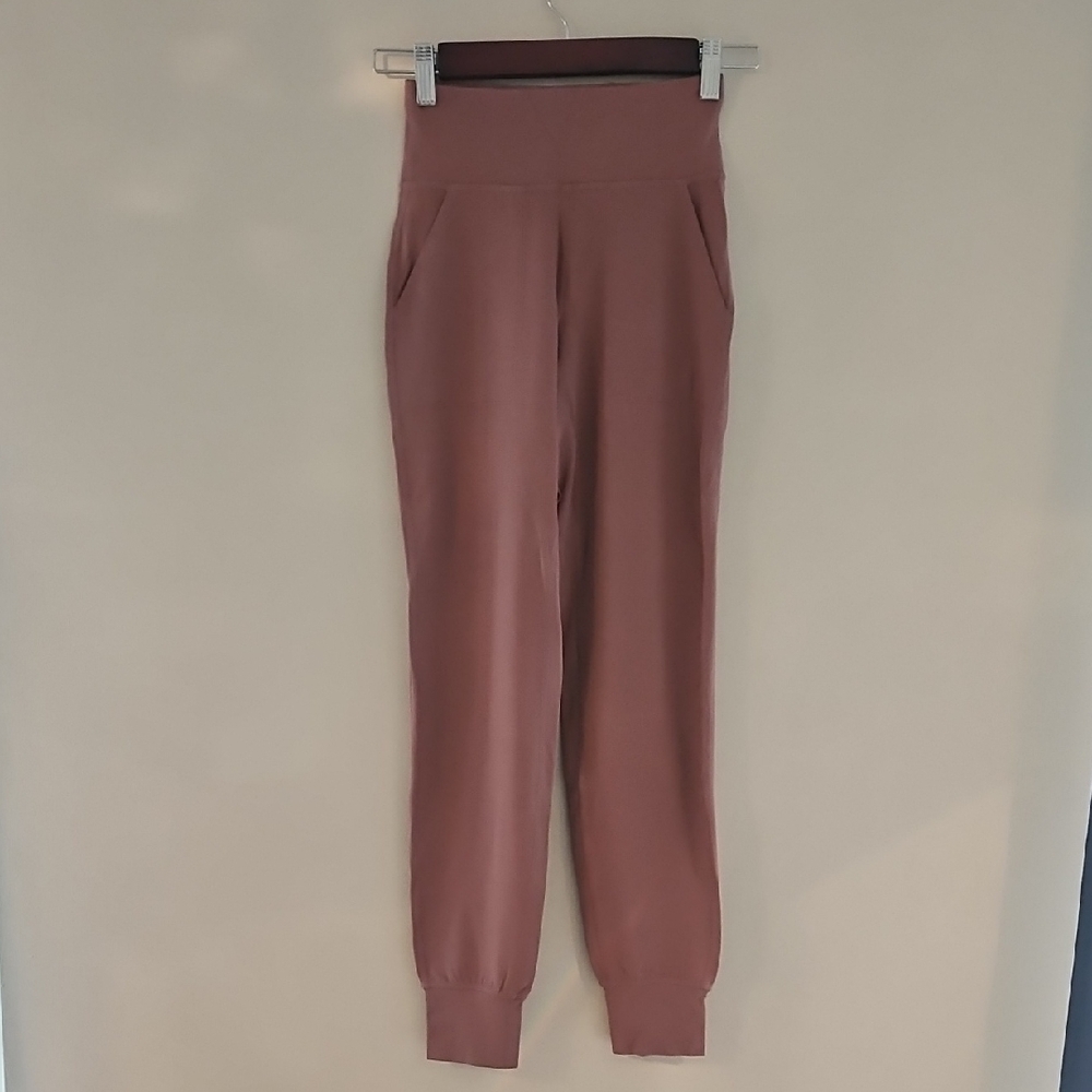 Lululemon Women's High-Waisted Jogger Pants